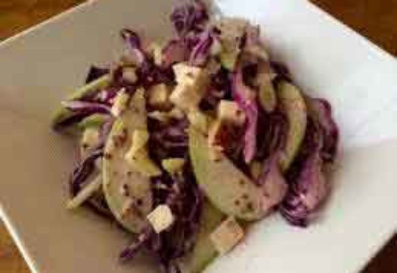 Lombarda con manzana y queso