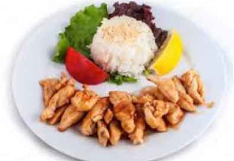 Ternera asada con arroz blanco y verduras