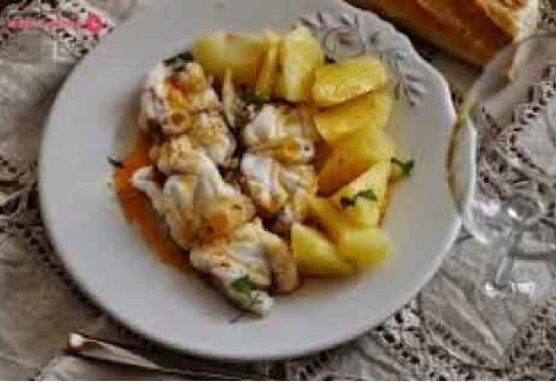 Caballa con ajada y patatas